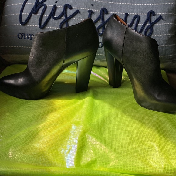 Woman’s Calvin Klein Heel Boots Black 8.5 - Picture 10 of 10